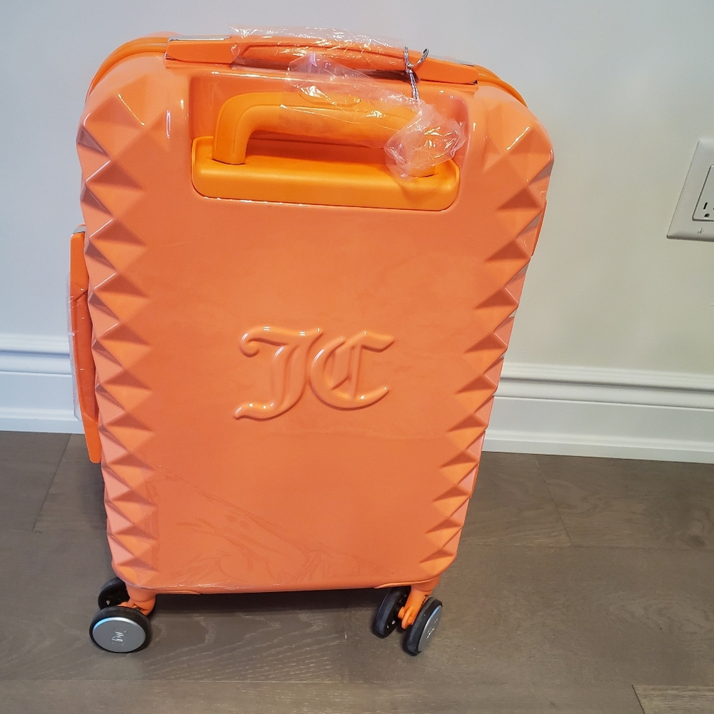 Juicy Couture carry on luggage 🧳